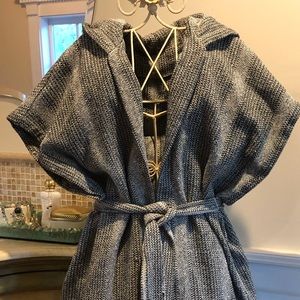 ECOTE’ white and black knit vest